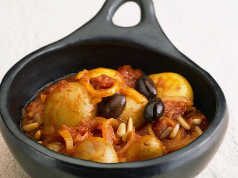 Kartoffeln in würziger Tomatensauce
