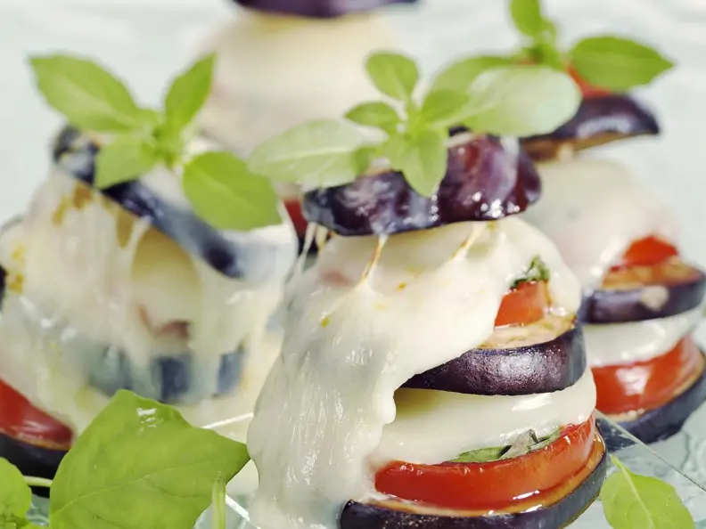 Caprese-Auberginen-Türmchen