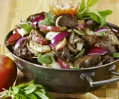 Gebratene Hähnchenleber mit Äpfeln und Zwiebeln