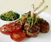 Lammkoteletts mit Tomaten