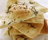 Knackiges Fladenbrot mit Knoblauch