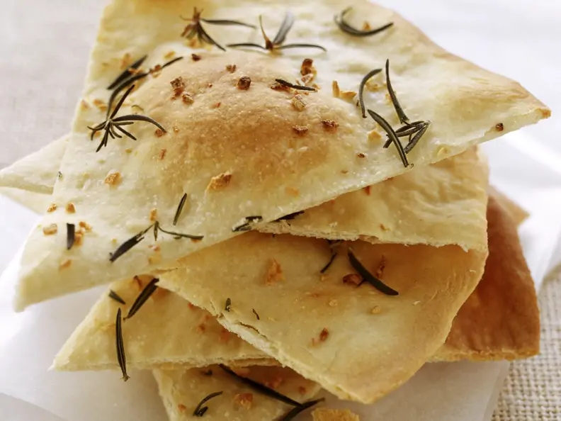 Knackiges Fladenbrot mit Knoblauch