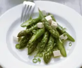 Grüner Spargelsalat mit Tofu