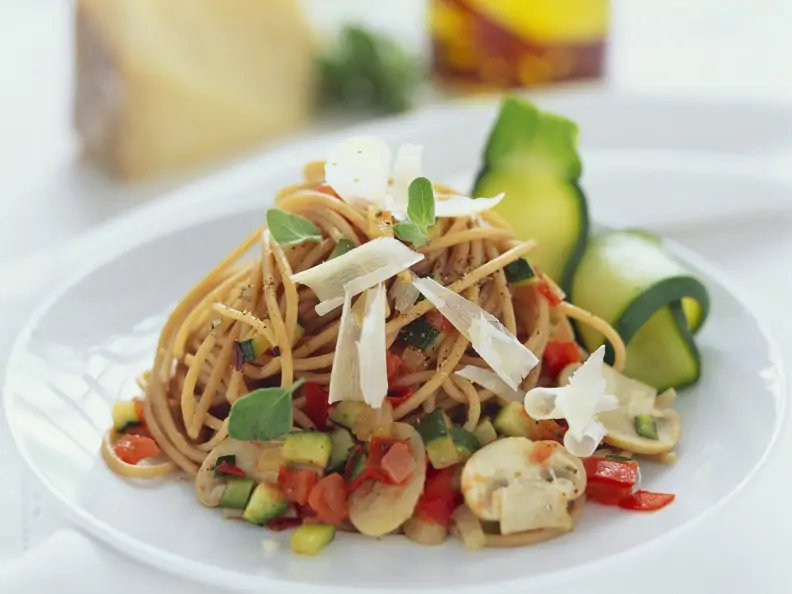 Spaghetti mit Gemüsesauce
