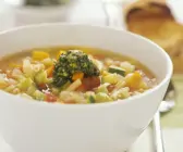 Gemüsesuppe mit Pesto (Minestrone)