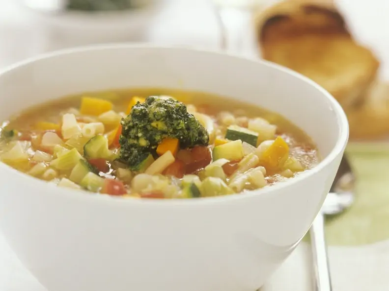 Gemüsesuppe mit Pesto (Minestrone)