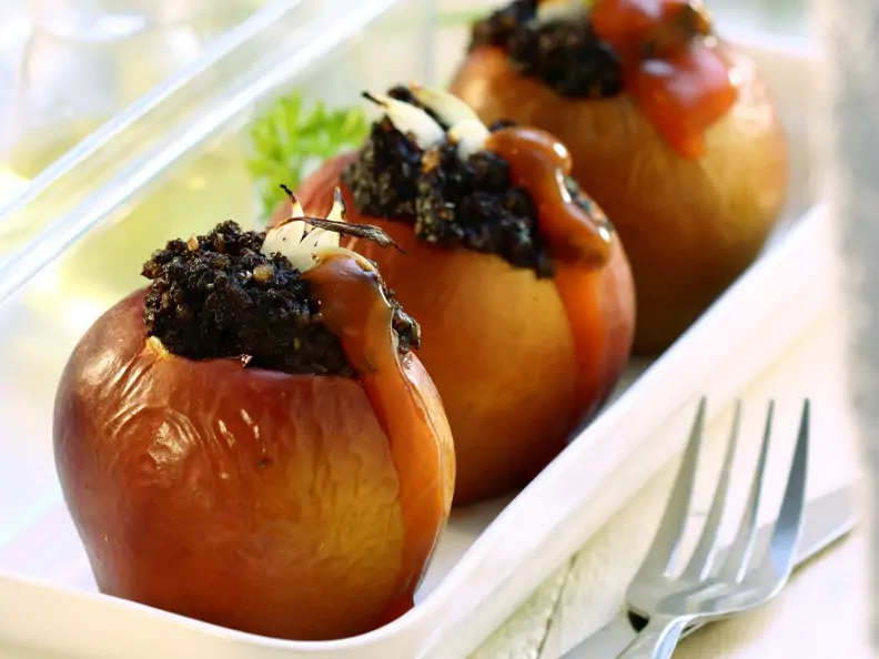 Herzhafte Bratapfel mit Blutwurstfüllung