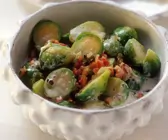 Rosenkohl mit Speck, Sahne und Wacholder