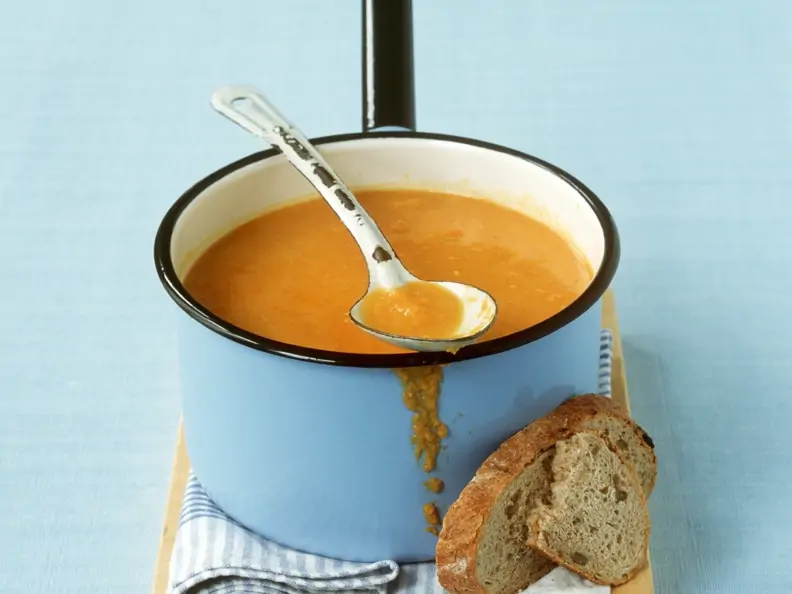 Kürbiscremesuppe mit Kartoffeln und Kardamom