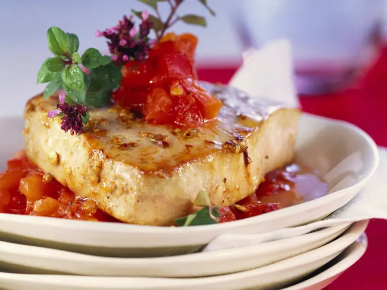 Thunfisch mit Tomaten-Paprika-Salsa