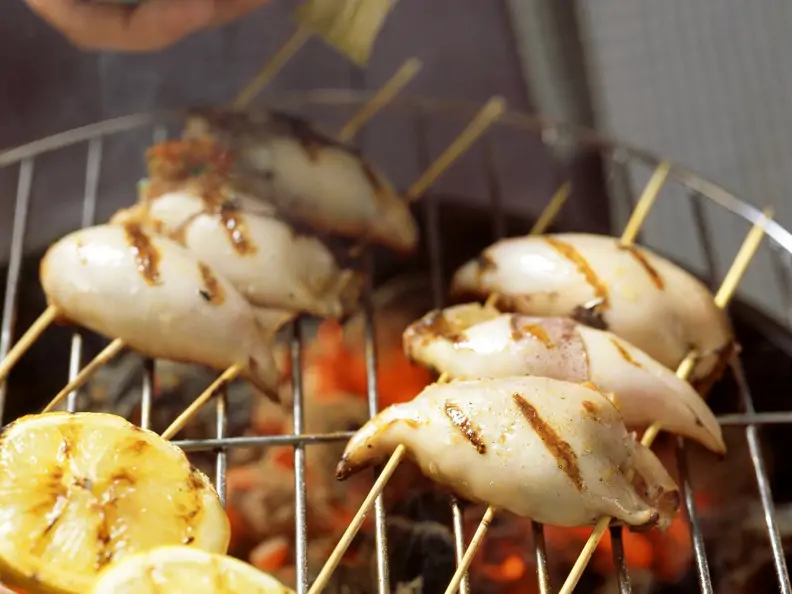 Gegrilltes Tintenfischspieße