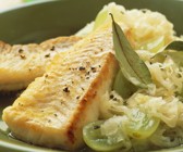 Gebratener Seelachs mit Sauerkraut