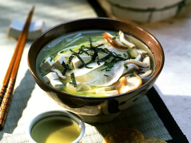 Misosuppe mit Tofu und Rettich