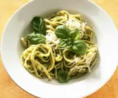Linguine mit grünem Pesto