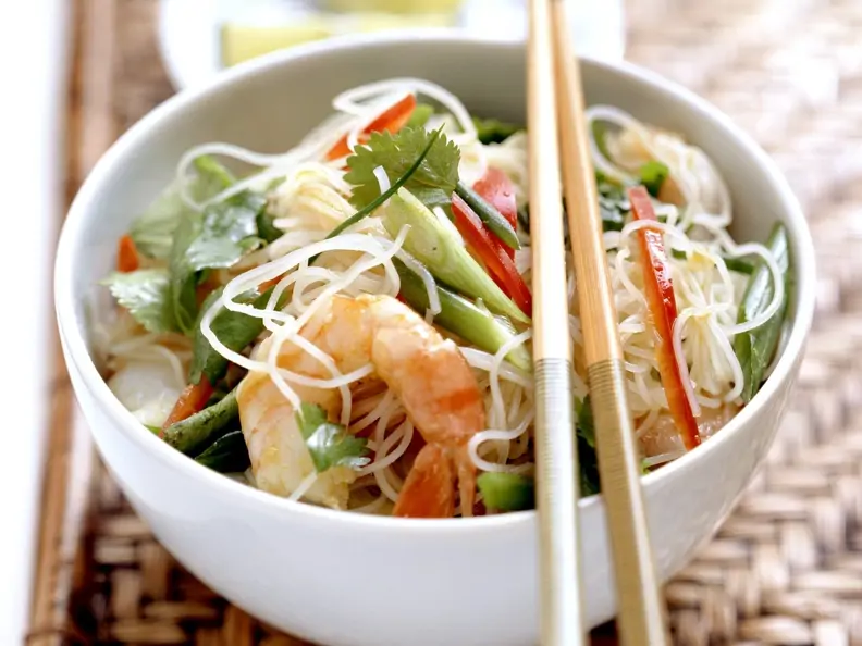 Glasnudelsalat mit Garnelen