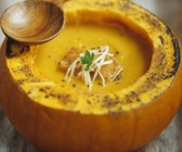 Kürbissuppe im Golden Nugget mit Käse und Croutons