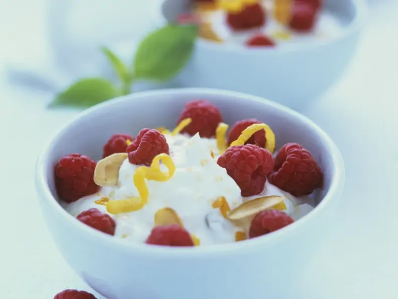 Ricottacreme mit Zitrone und Himbeeren