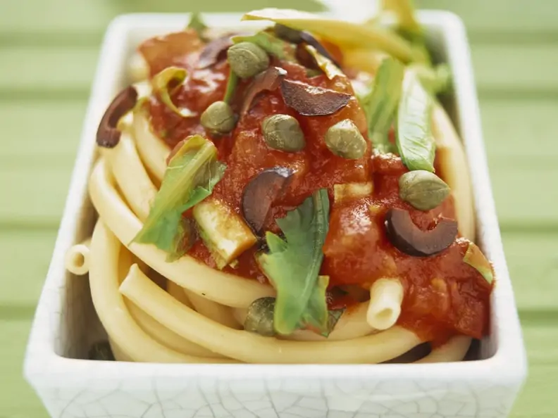 Pasta mit pikanter Tomaten-Löwenzahn-Soße