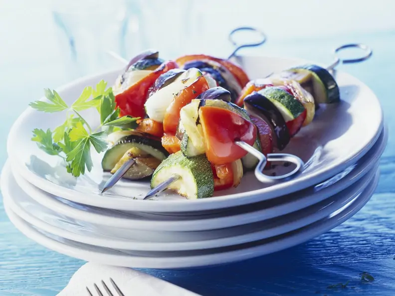 Bunte Gemüsespieße