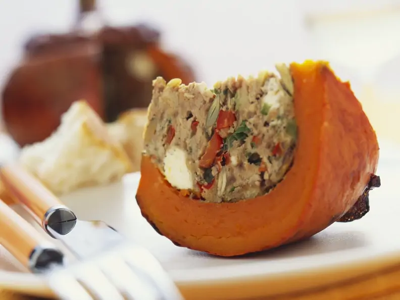 Kürbis mit Hackfleisch gefüllt