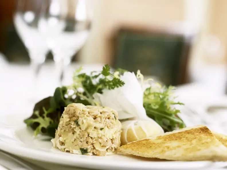 Sellerie-Shrimps-Flan mit Käse und Toastbrot