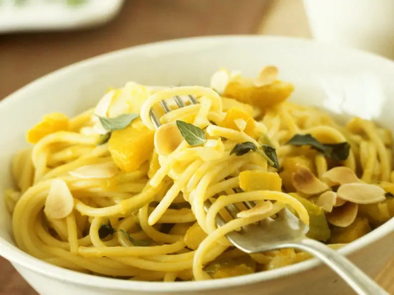Pasta mit Kürbis und Mandelblättchen