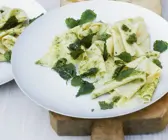 Nudelblätter mit Minzpesto