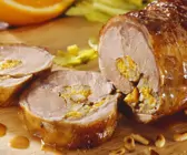 Lammrollbraten mit Orangen und Sellerie gefüllt