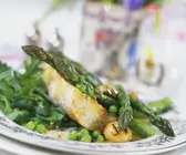 Rucola und Spargel mit Ciabattabrot