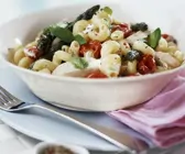 Pasta mit grünem Spargel, Tomaten und Hähnchen