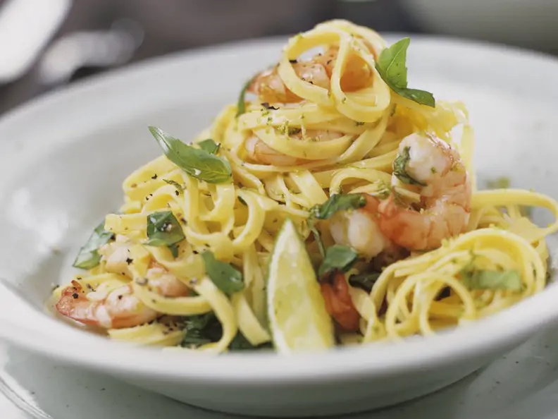 Limetten-Pasta mit Garnelen