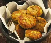 Kartoffelküchlein mit Salat