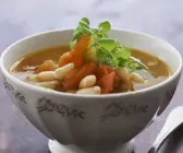 Bohnen-Tomaten-Suppe mit Gemüse