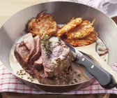 Rumpsteak in Pfeffersoße dazu Rösti mit Gemüse
