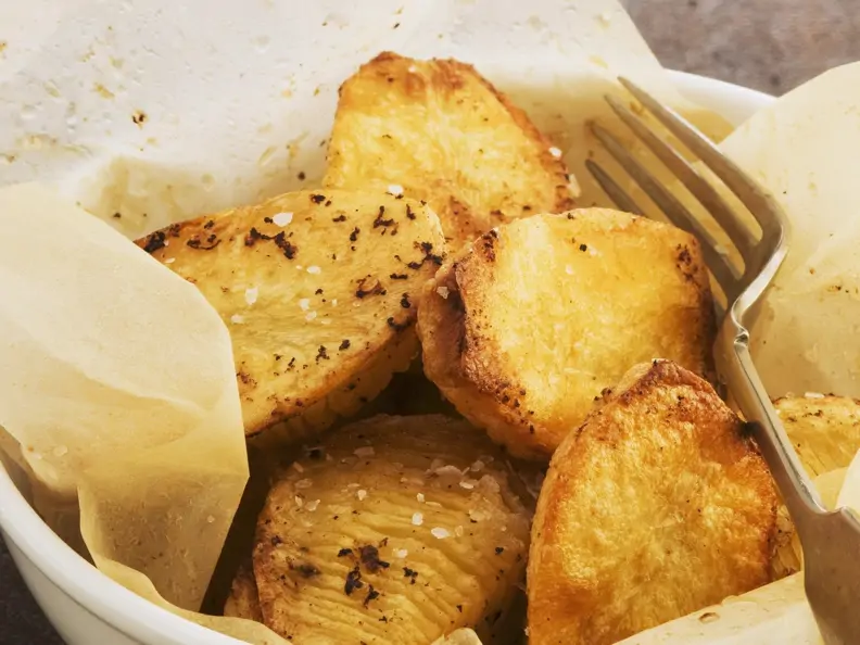 Gebratene Kartoffeln mit Salz