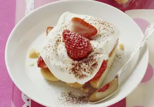 Erdbeer-Tiramisu mit Mascarpone, Quark und Sahne