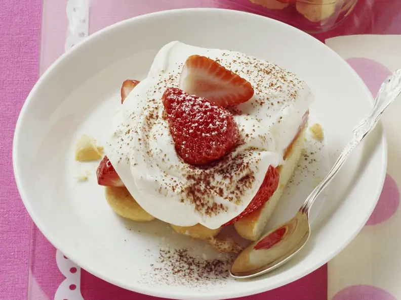 Erdbeer-Tiramisu mit Mascarpone, Quark und Sahne