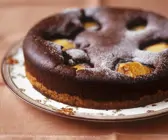 Schokokuchen mit versunkenen Birnen