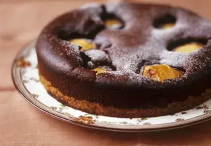 Schokokuchen mit versunkenen Birnen