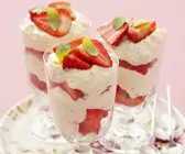 Stracciatellacreme mit Erdbeeren