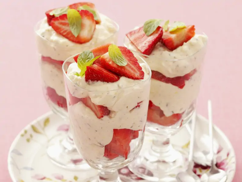 Stracciatellacreme mit Erdbeeren