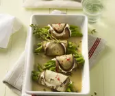 Auberginenröllchen mit Bohnen und Feta