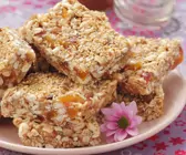 Müsliriegel mit Erdnussbutter und Honig