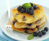 Mini-Pancakes mit Blaubeeren