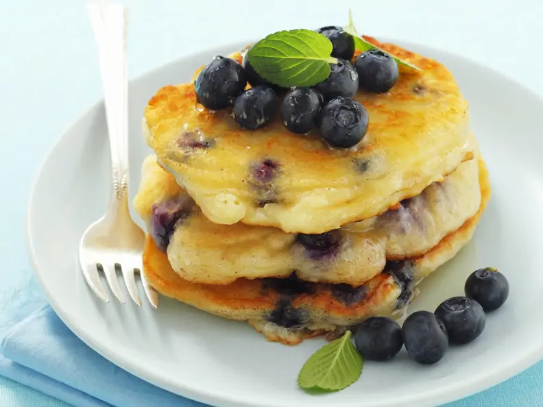 Mini-Pancakes mit Blaubeeren