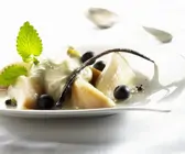 Vanille-Mascarpone mit Birnen und Blaubeeren