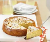Mandelkuchen mit Äpfeln