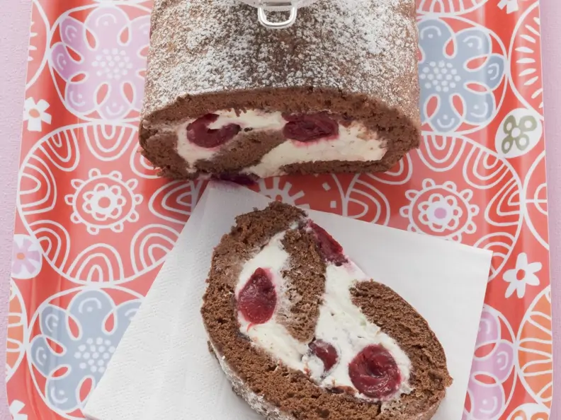 Schoko-Kirsch-Rolle nach Schwarzwälder-Art