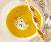 Karottensuppe mit Knabberstange