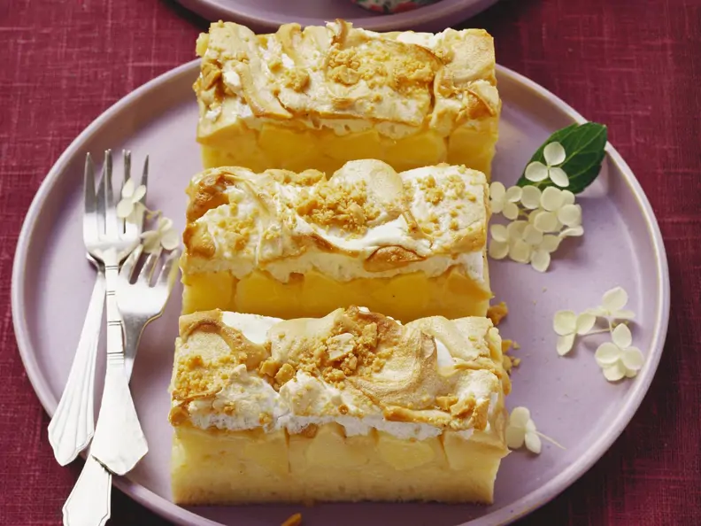 Apfelkuchen mit Erdnuss-Baiser-Topping